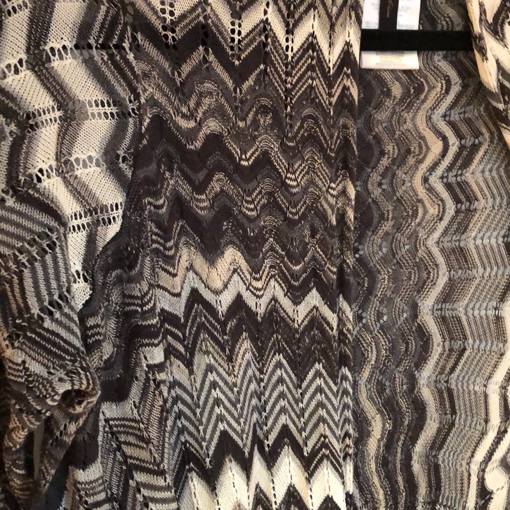 Black, White & Gray, Zig-Zag Patterned Sweater - image 3